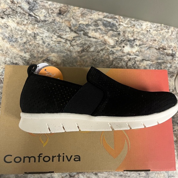 Comfortiva slip on shoes size 8 - Picture 5 of 6